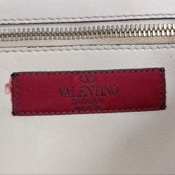 AUTH Valentino Soft White Rockstud Tote - Picture 6 of 8